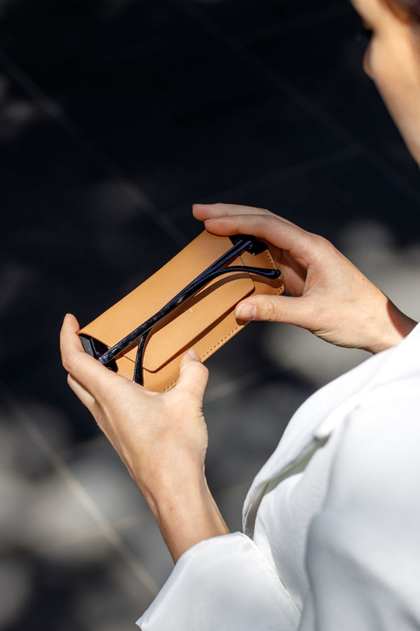 Fox and Leo glasses case - Tan